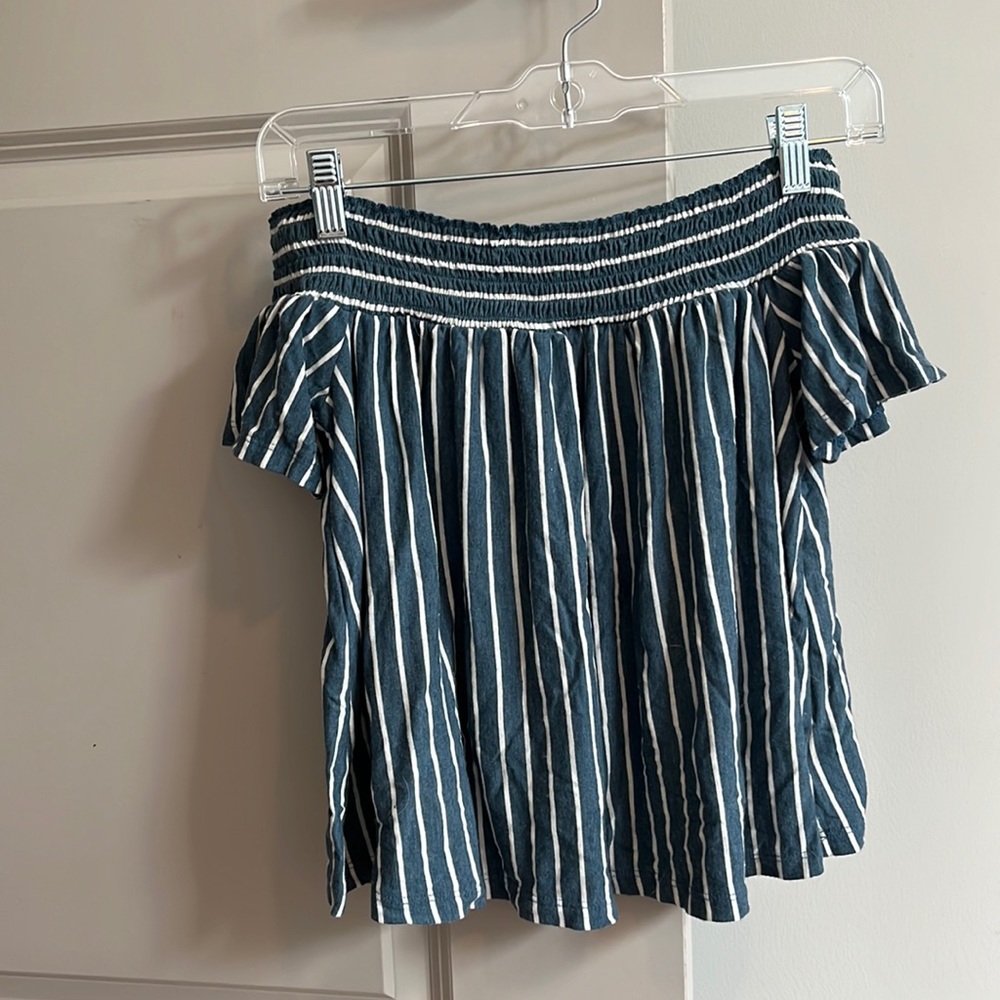 AMERICAN EAGLE OFF THE SHOULDER TOP